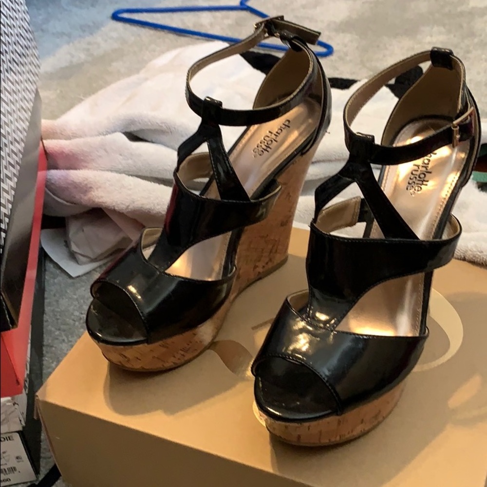 Black wedges
